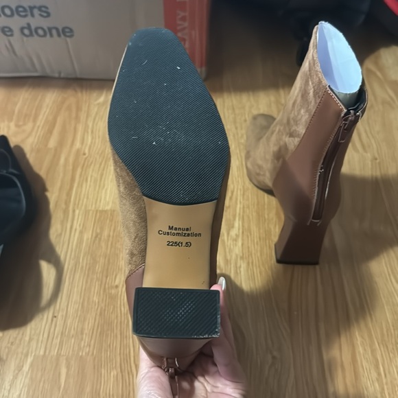 Brown suede boots - Picture 4 of 4